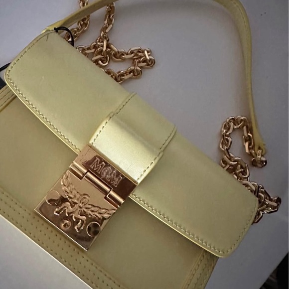 Yellow Designer Chain Bag - Picture 4 of 6